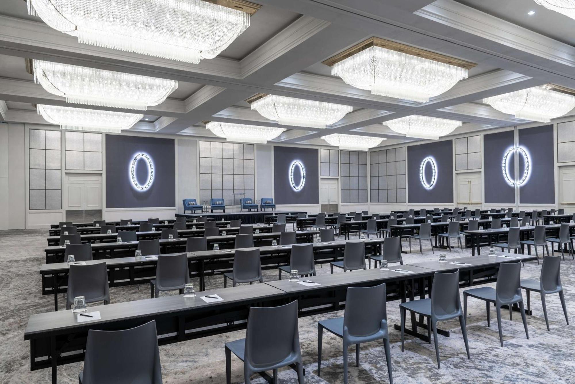 Hilton Alexandria Mark Center Экстерьер фото