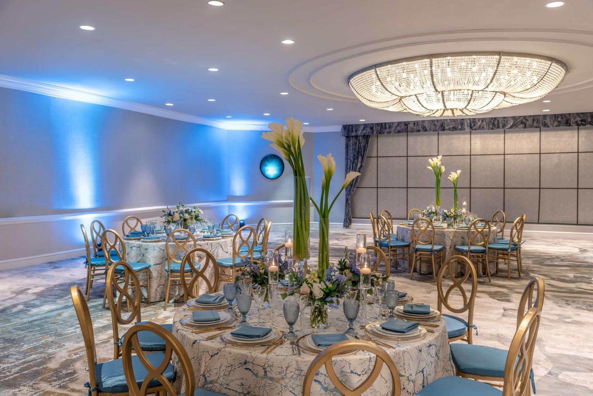 Hilton Alexandria Mark Center Экстерьер фото