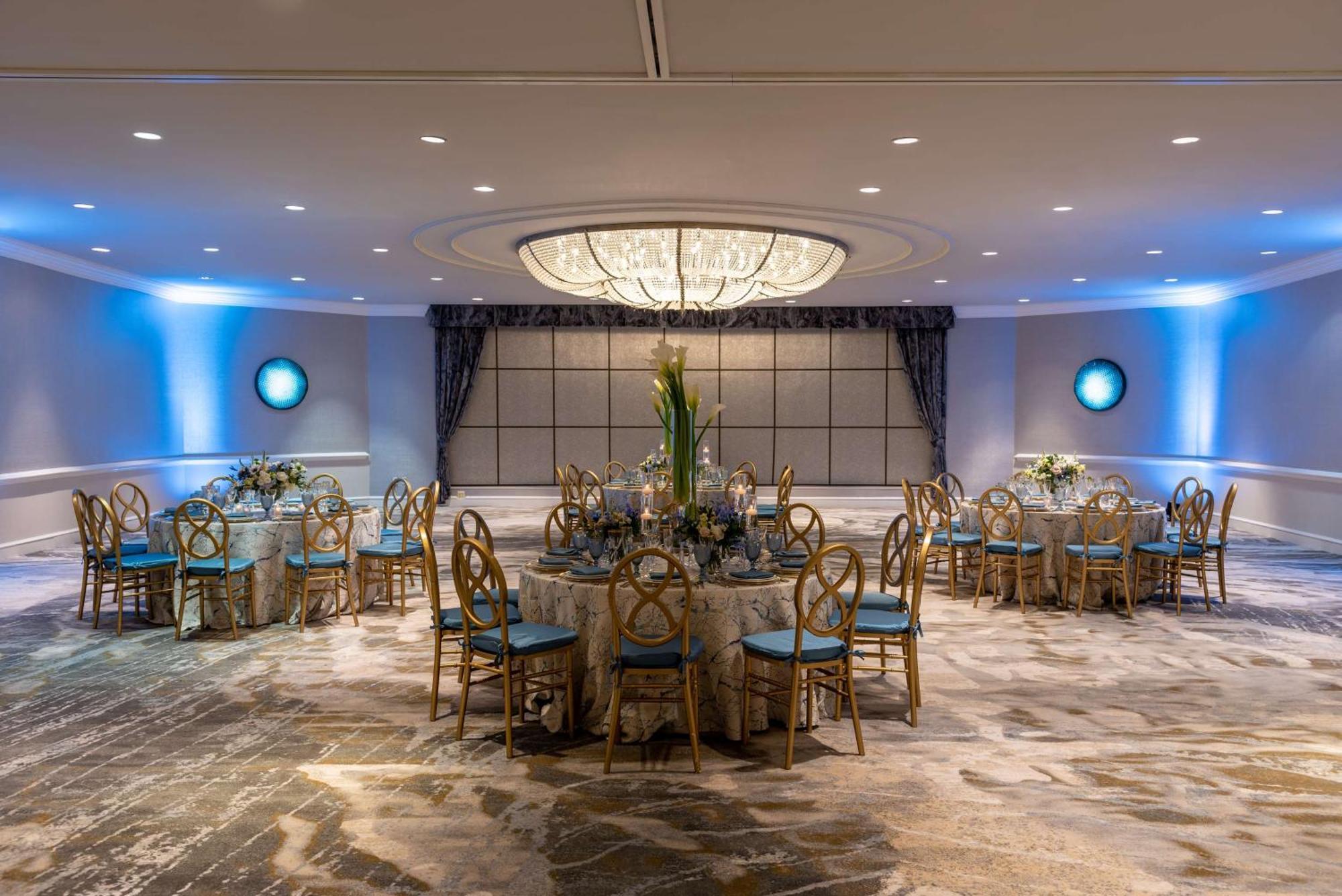 Hilton Alexandria Mark Center Экстерьер фото