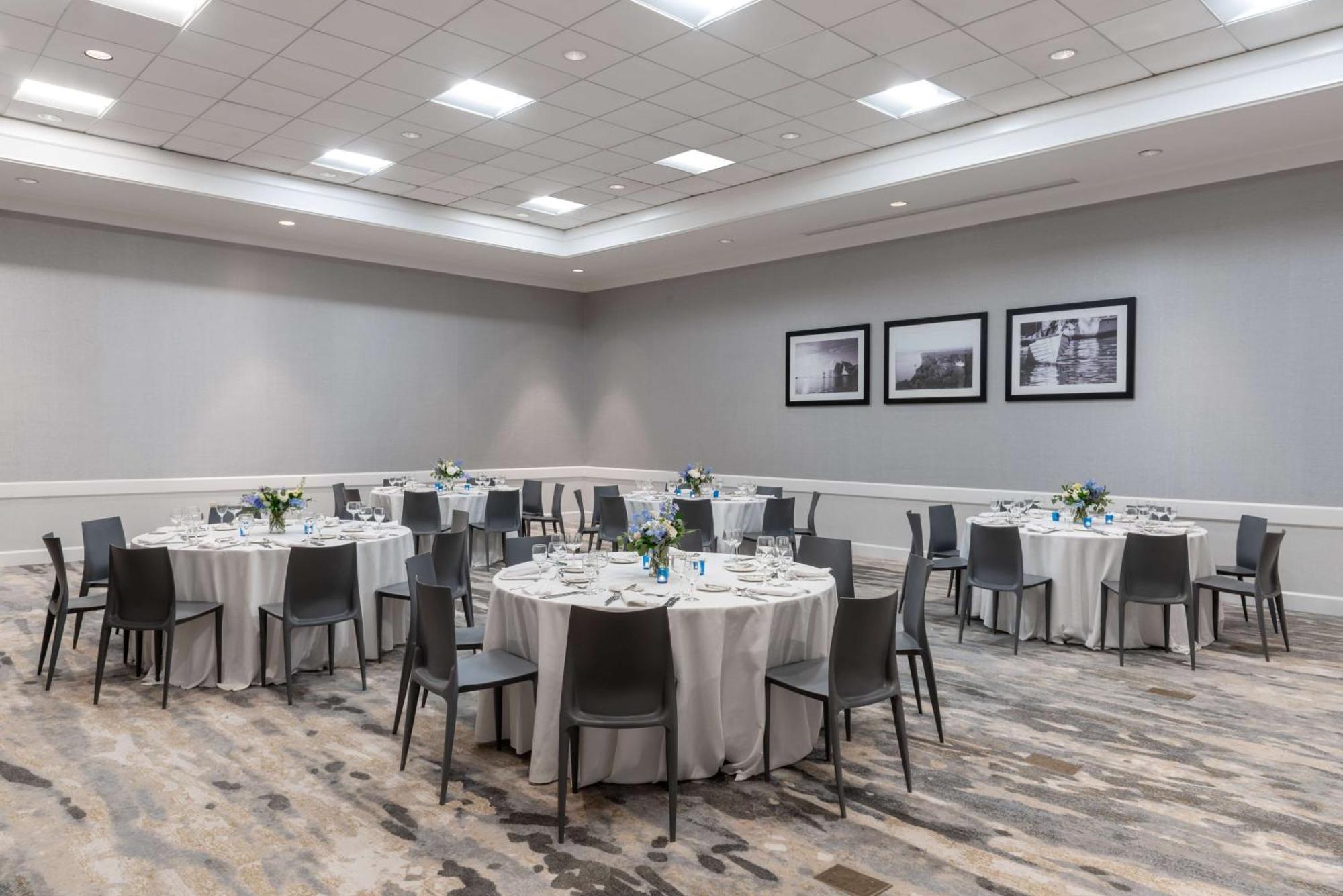 Hilton Alexandria Mark Center Экстерьер фото