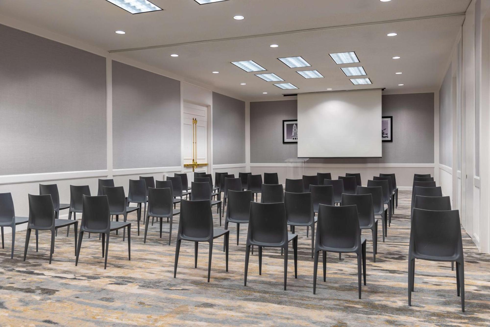 Hilton Alexandria Mark Center Экстерьер фото
