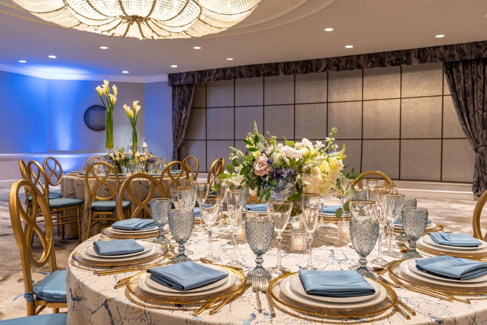 Hilton Alexandria Mark Center Экстерьер фото
