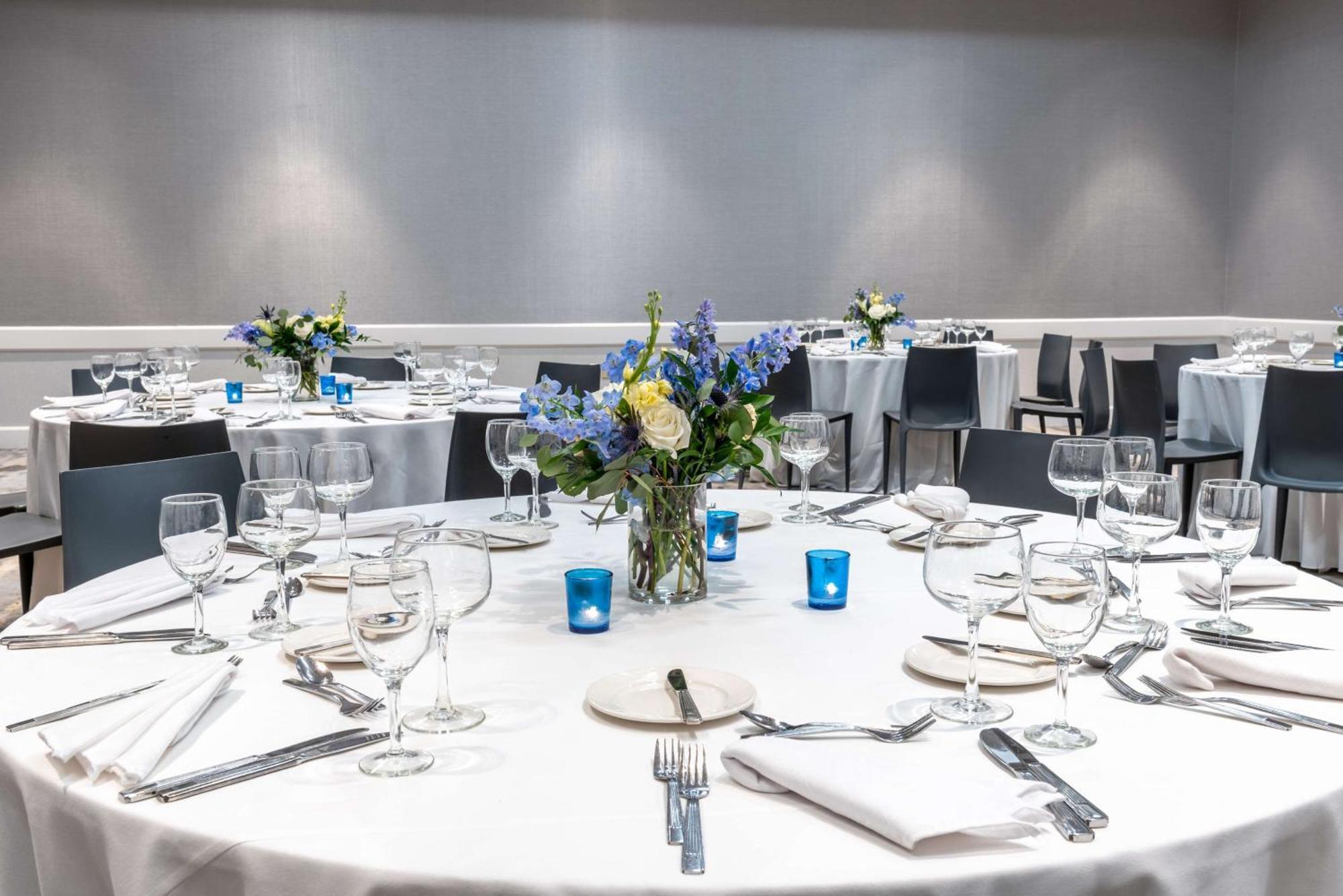 Hilton Alexandria Mark Center Экстерьер фото