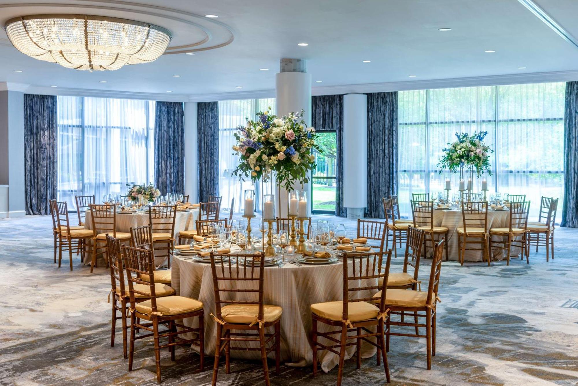 Hilton Alexandria Mark Center Экстерьер фото