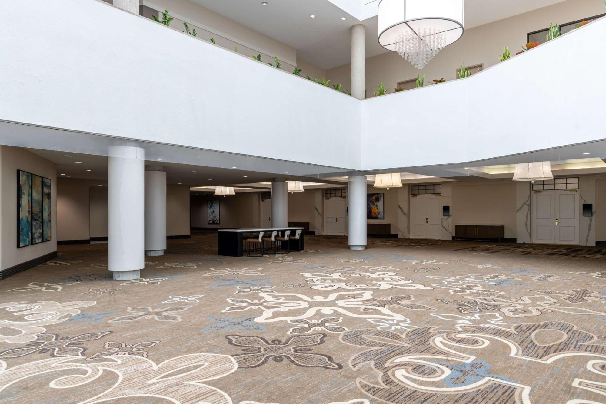 Hilton Alexandria Mark Center Экстерьер фото