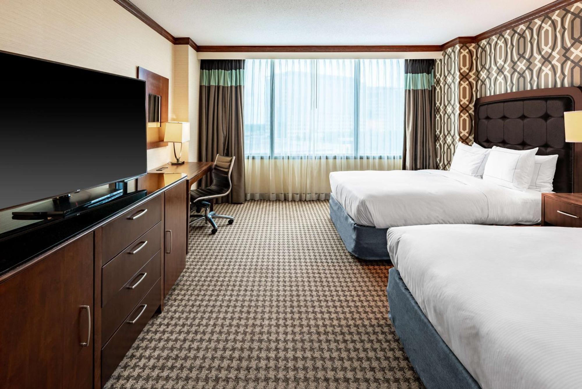 Hilton Alexandria Mark Center Экстерьер фото