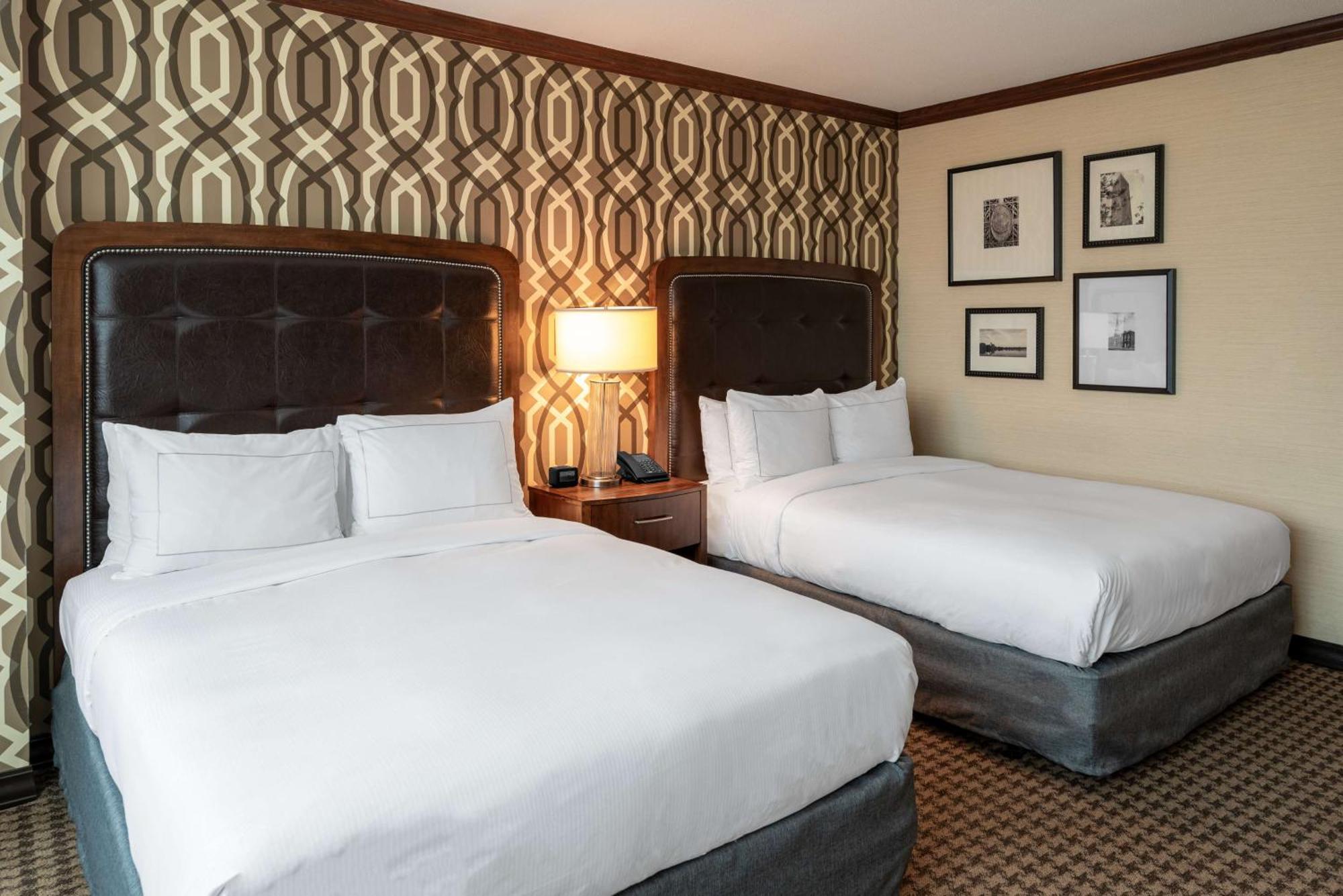 Hilton Alexandria Mark Center Экстерьер фото