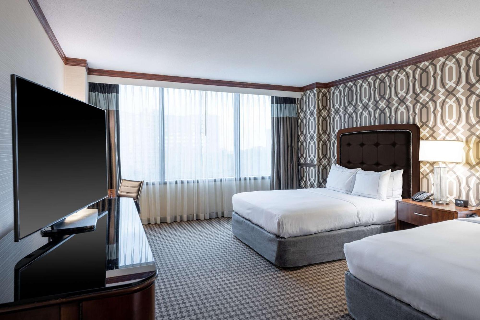 Hilton Alexandria Mark Center Экстерьер фото