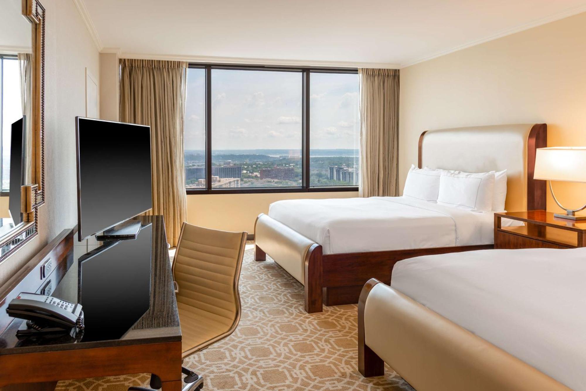 Hilton Alexandria Mark Center Экстерьер фото