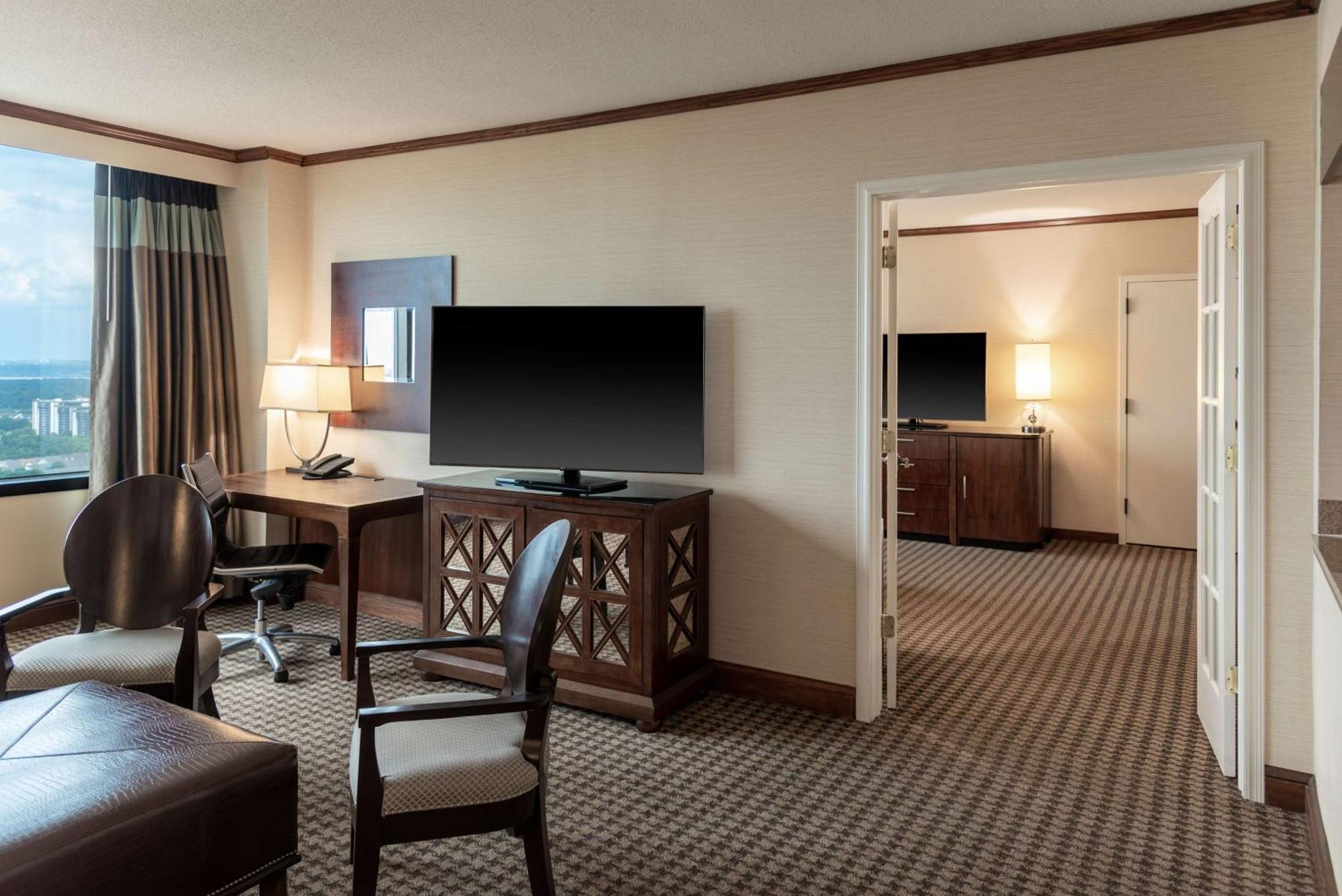 Hilton Alexandria Mark Center Экстерьер фото