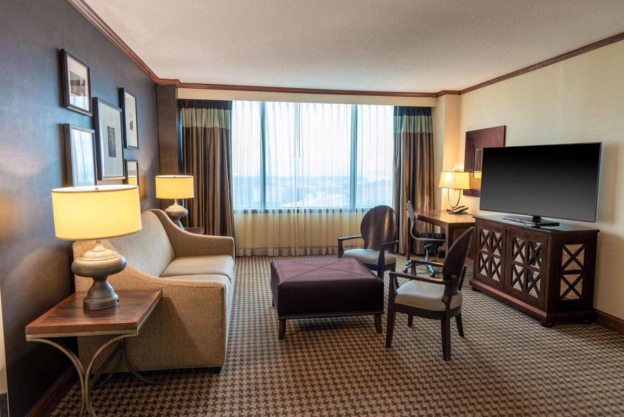 Hilton Alexandria Mark Center Экстерьер фото