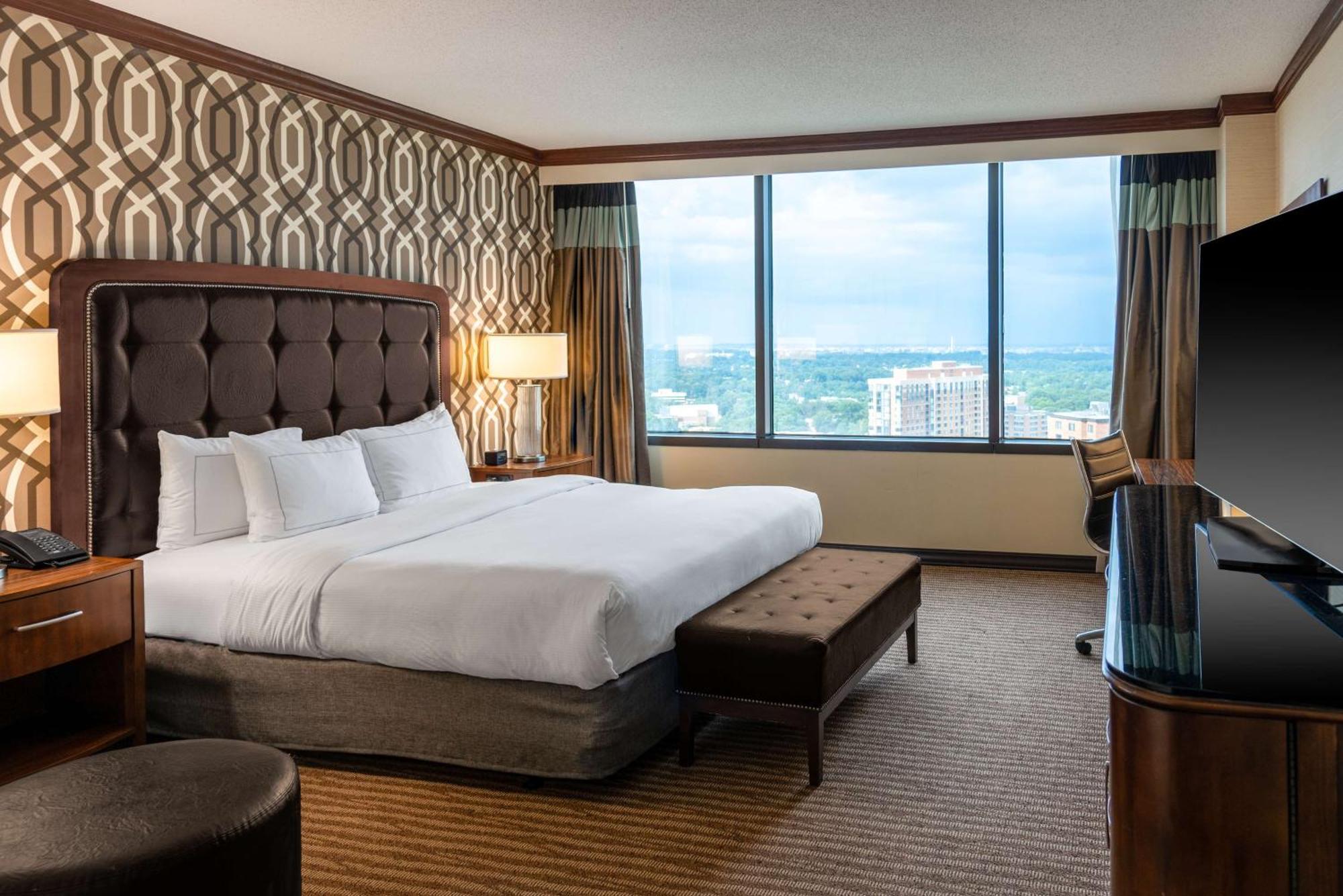Hilton Alexandria Mark Center Экстерьер фото