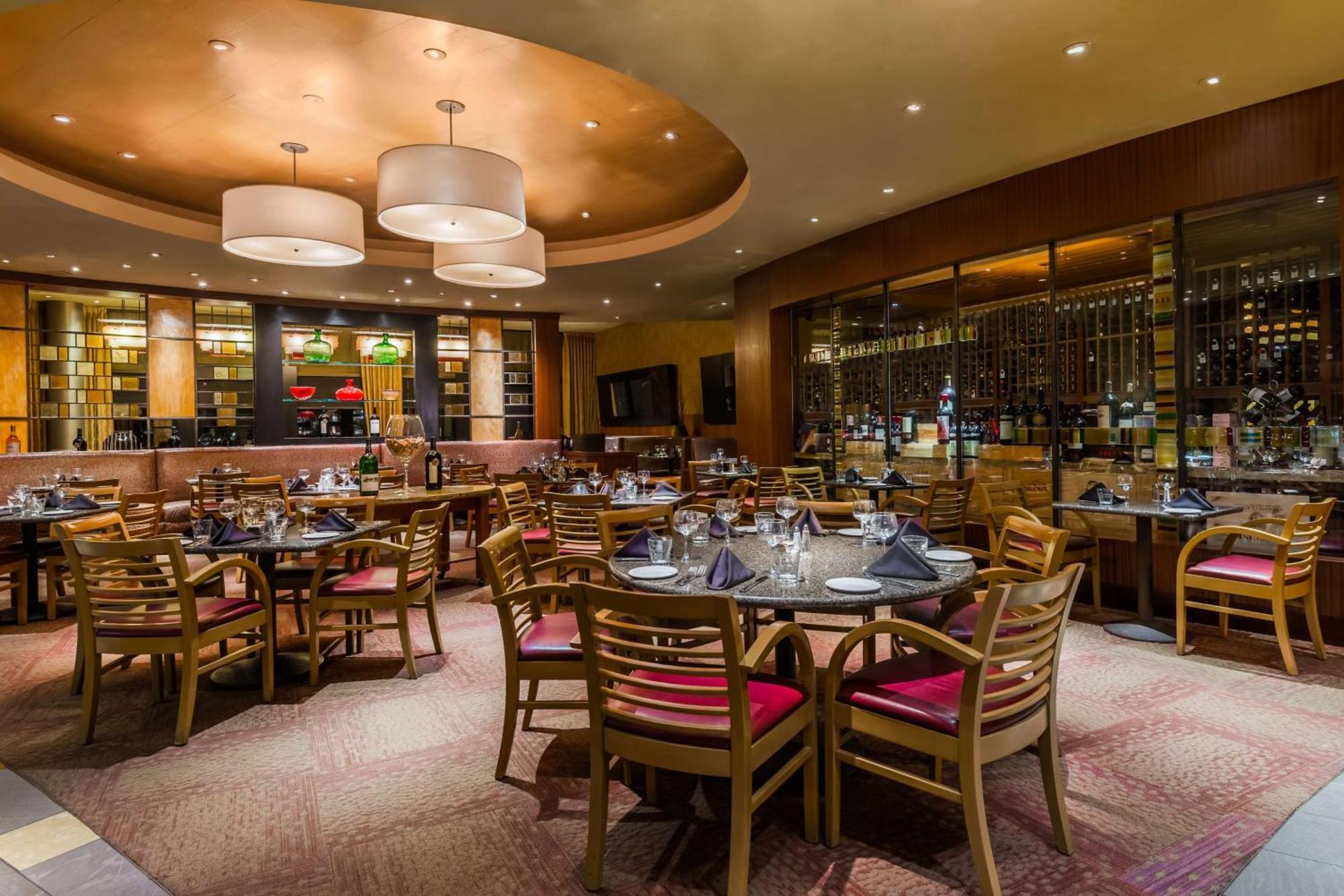 Hilton Alexandria Mark Center Экстерьер фото