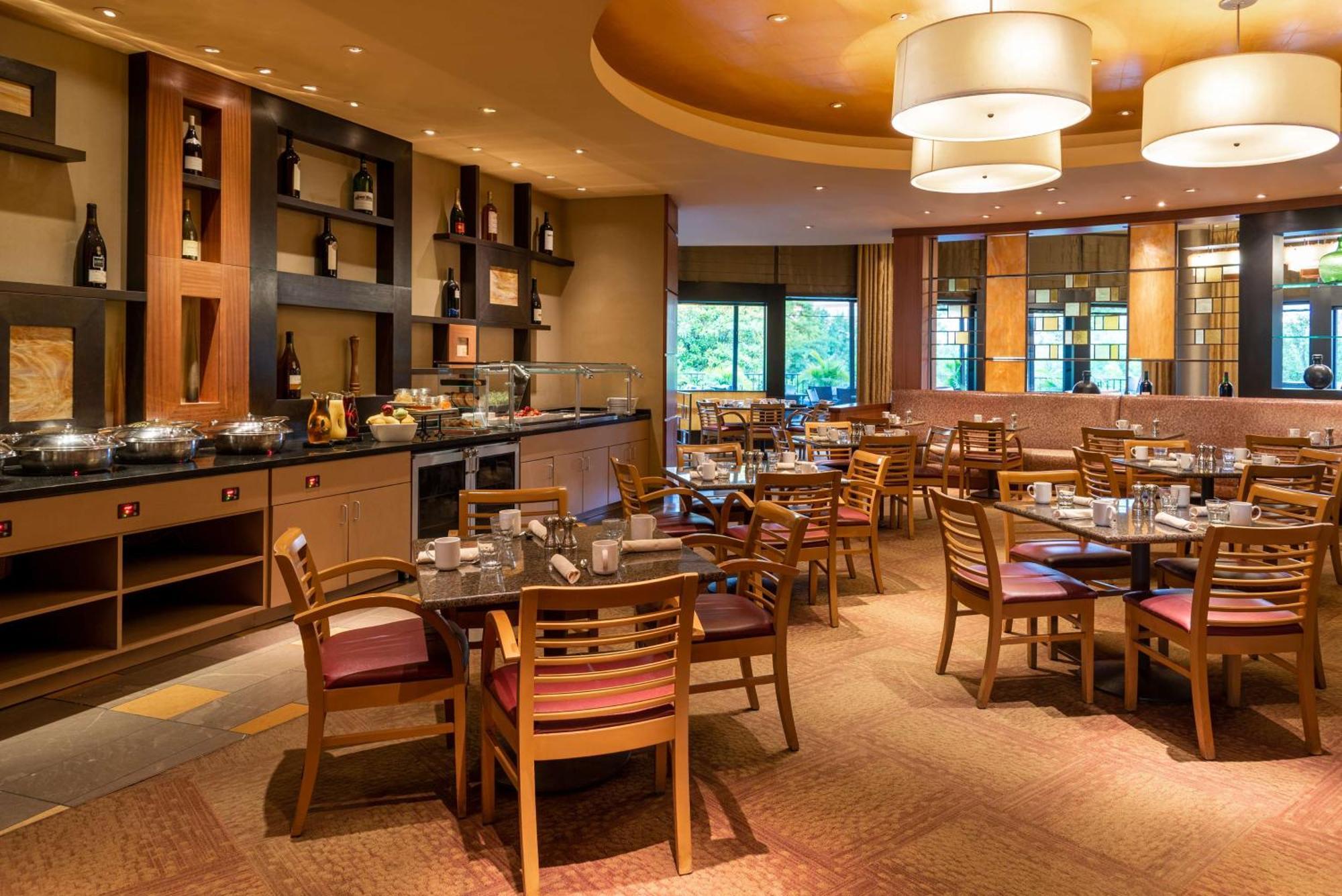 Hilton Alexandria Mark Center Экстерьер фото