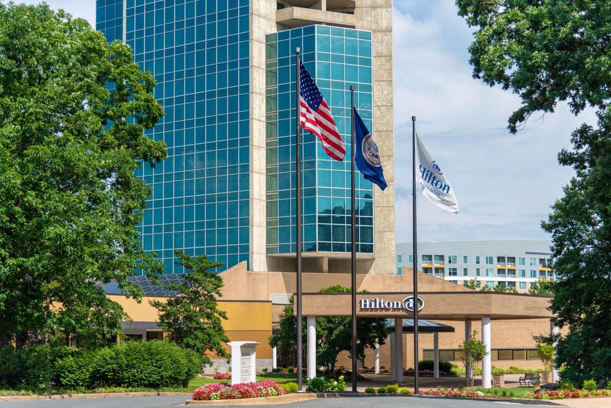 Hilton Alexandria Mark Center Экстерьер фото